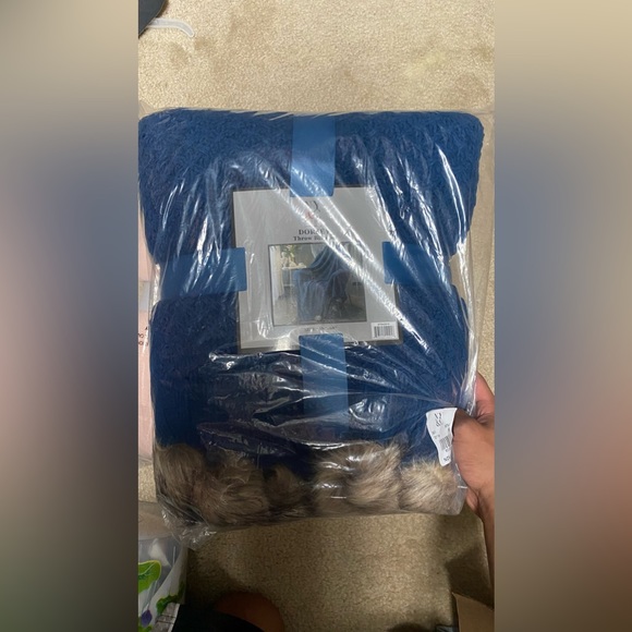 Knitted throw blanket - Picture 2 of 3